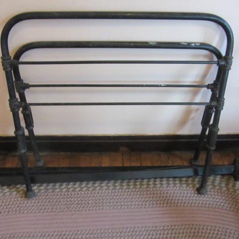 lot 105 image: Iron Bed