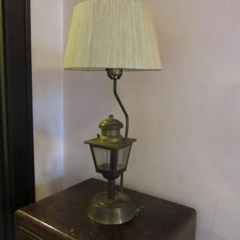lot 106 image: Table Lamp