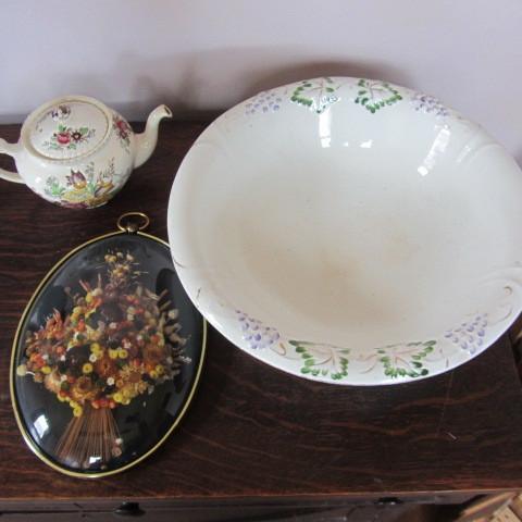 lot 114 image: Basin, Teapot