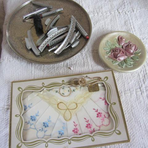 lot 115 image: Ladies Hankies, Hair Clips