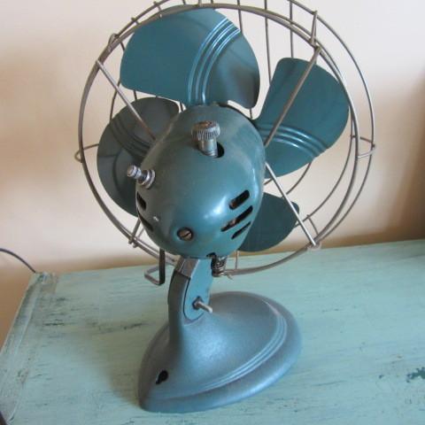 lot 119 image: Vintage Fan