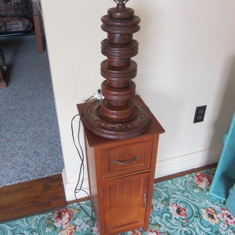 lot 124 image: Lamps and Stand