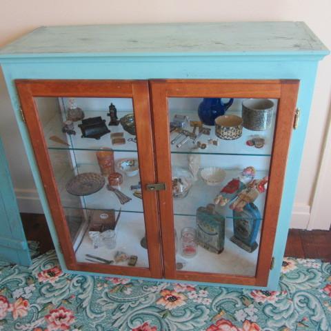 lot 126 image: Vintage Cabinet
