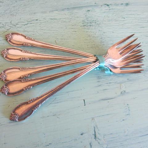 lot 153 image: Silver Seafood Forks
