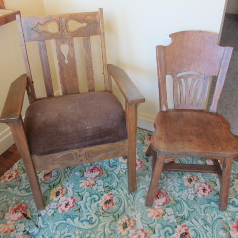 lot 156 image: Oak Chairs