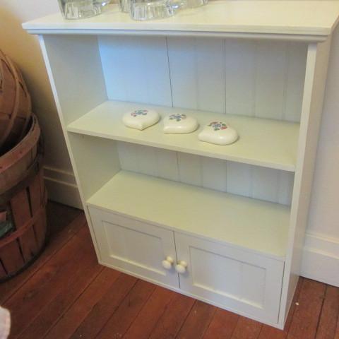 lot 186 image: Small Shelf