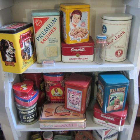 lot 190 image: Advertising Tins