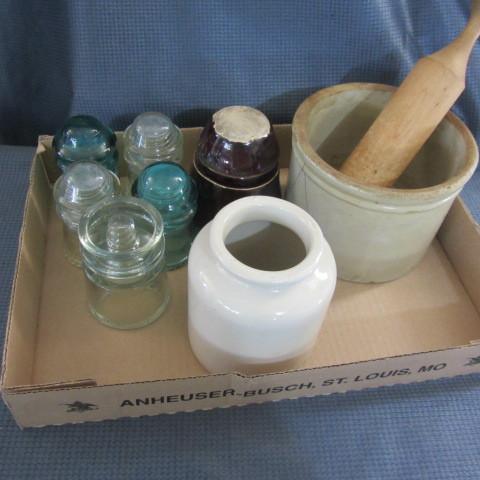 lot 200 image: Crockery, Insulators