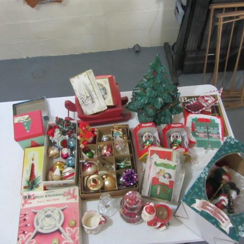 lot 268 image: Christmas Decorations