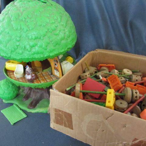 lot 274 image: Early Toys