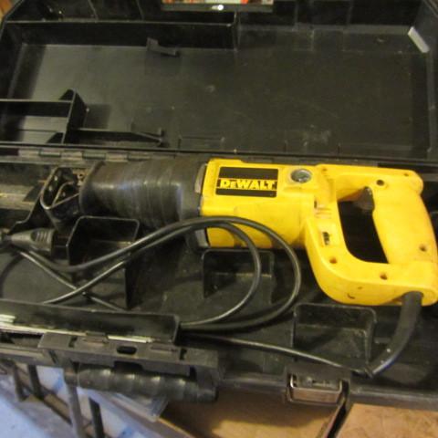 lot 29 image: DeWalt saw