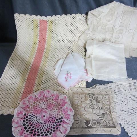 lot 295 image: Fancy Linens