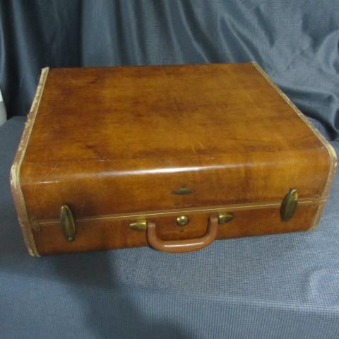 lot 298 image: Vintage Suitcase