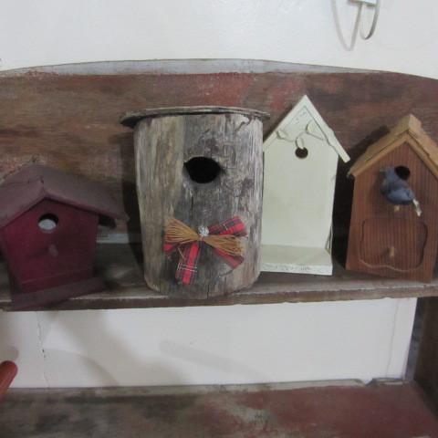 lot 299 image: Birdhouse