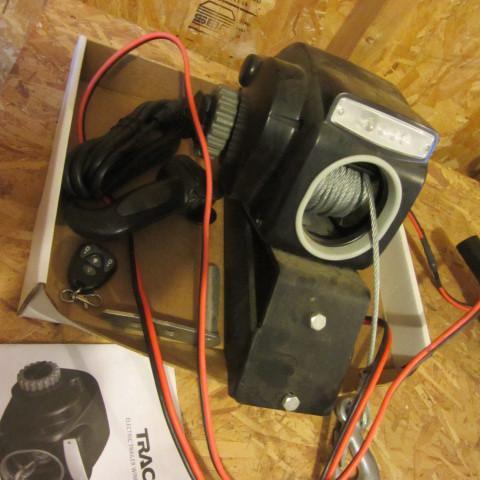 lot 30 image: Trailer Winch