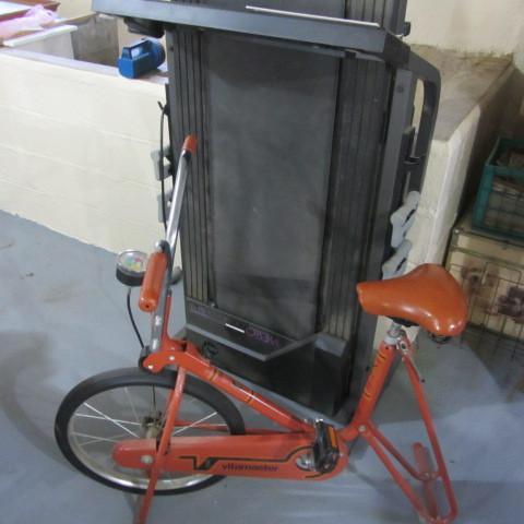 lot 300 image: Bike, Treadmill