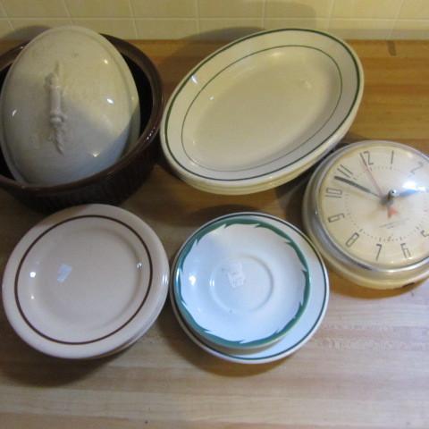 lot 78 image: Buffalo Dinnerware