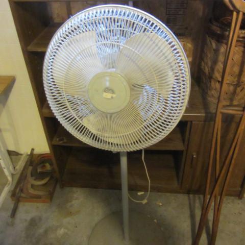 lot 81 image: Fan