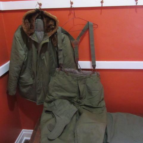 lot 97 image: Army Gear