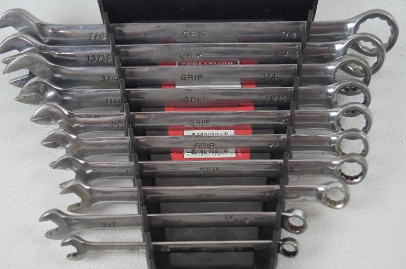 Grip wrench set