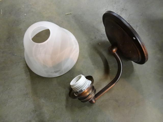 lot 27 image: Maxim wall ight...