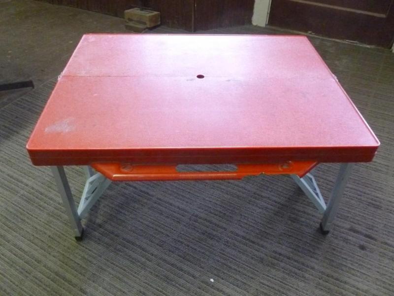 lot 11 image: Portable aluminum framed and plasti...