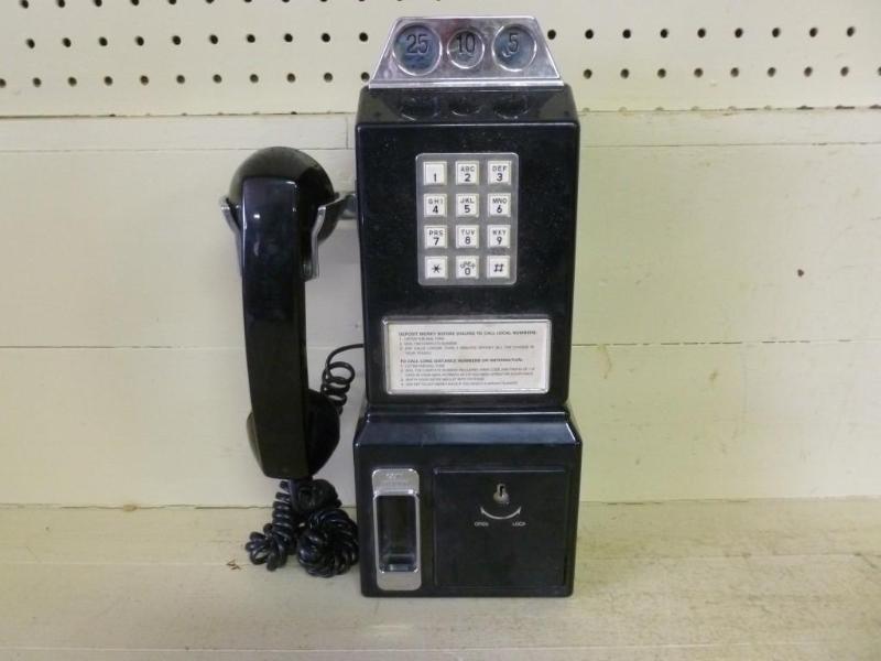 lot 113 image: Collectible Teleconcepts&nbspwall ...