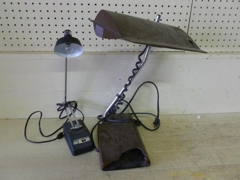 lot 118 image: Lot of two desk lamps, both are in ...