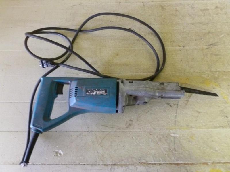 lot 138 image: Makita - Sawzal model JR3000, teste...