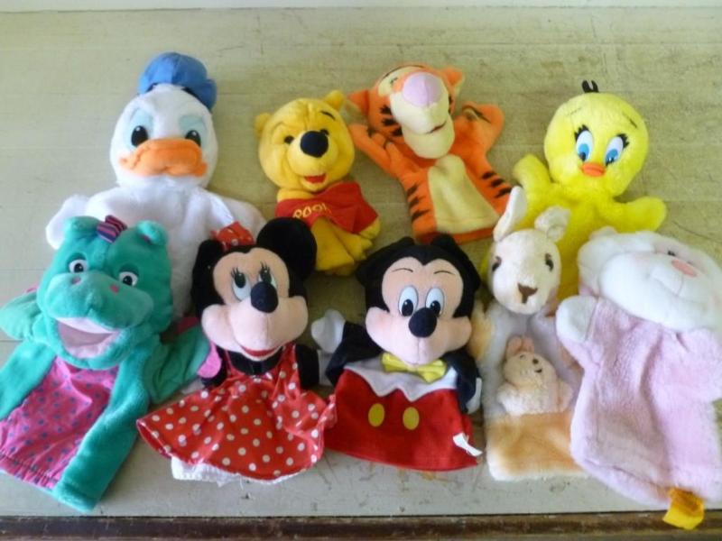 lot 140 image: Large lot of hand puppets, good cle...