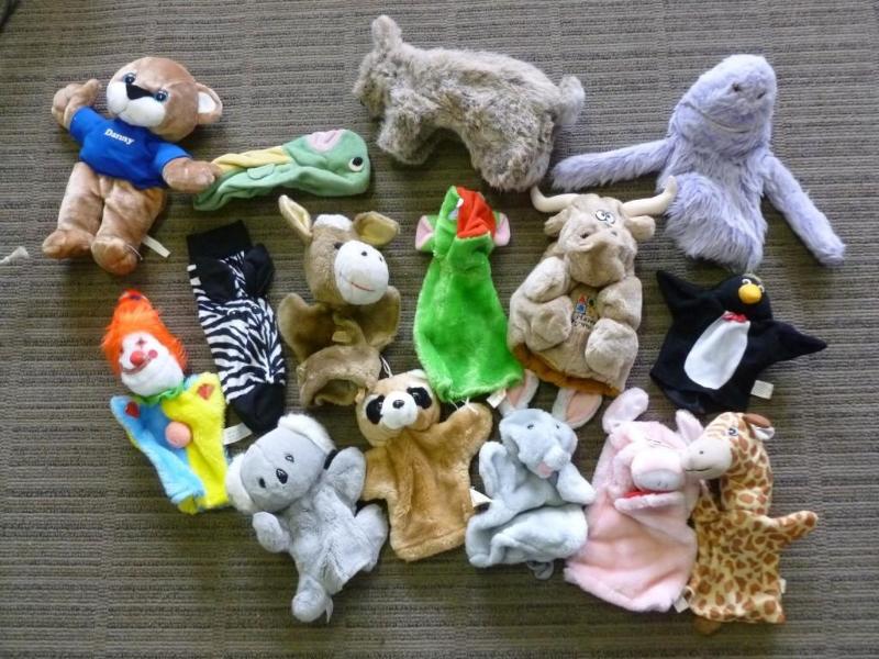 lot 141 image: Large lot of hand puppets, good cle...