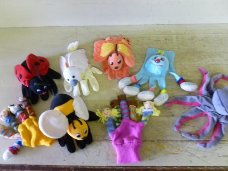 lot 142 image: Large lot of hand puppets, good cle...