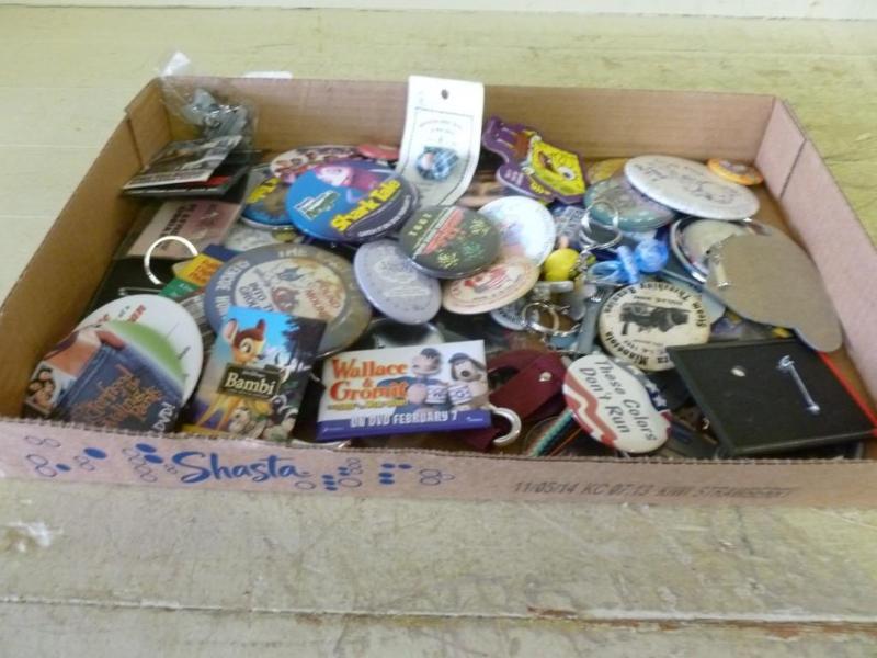 lot 165 image: Large lot of collectible buttons....