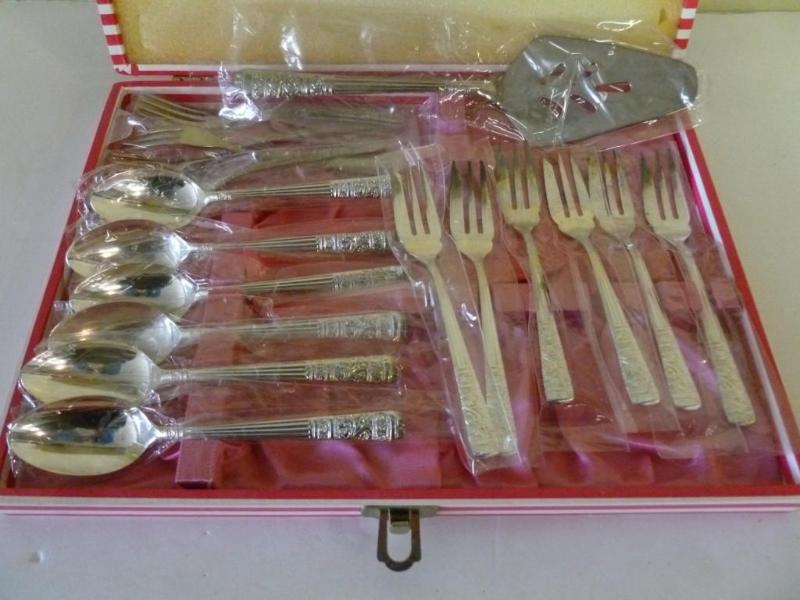 lot 189 image: Seventeen piece stainless flatware ...