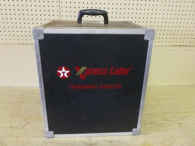 lot 19 image: Texaco - Havoline 3 hard shell stor...