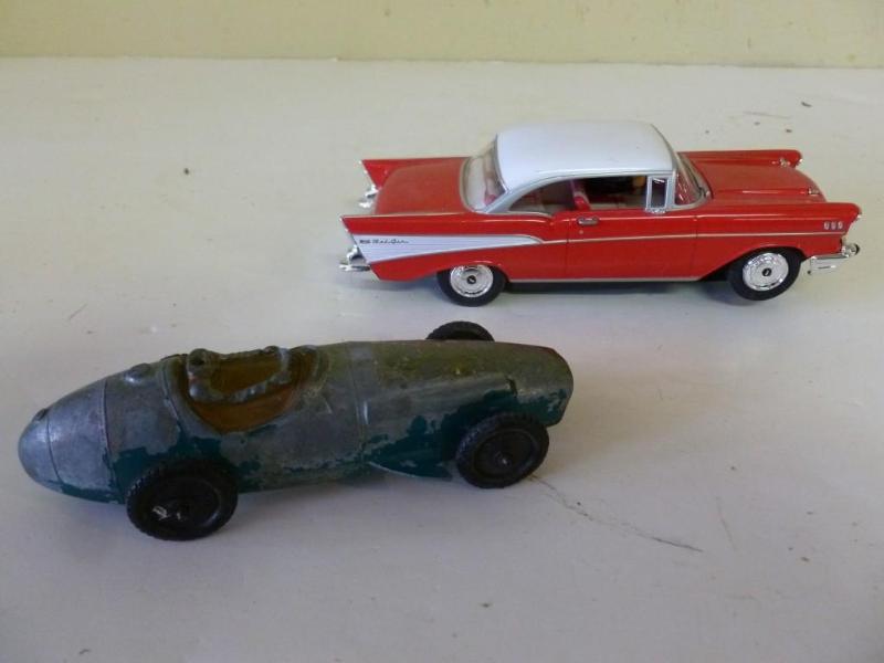 lot 204 image: This lot consists of a vintage Toot...