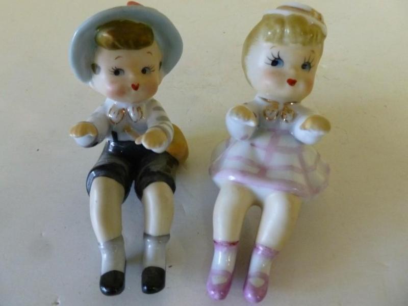 lot 212 image: Lot of two vintage hand painted por...