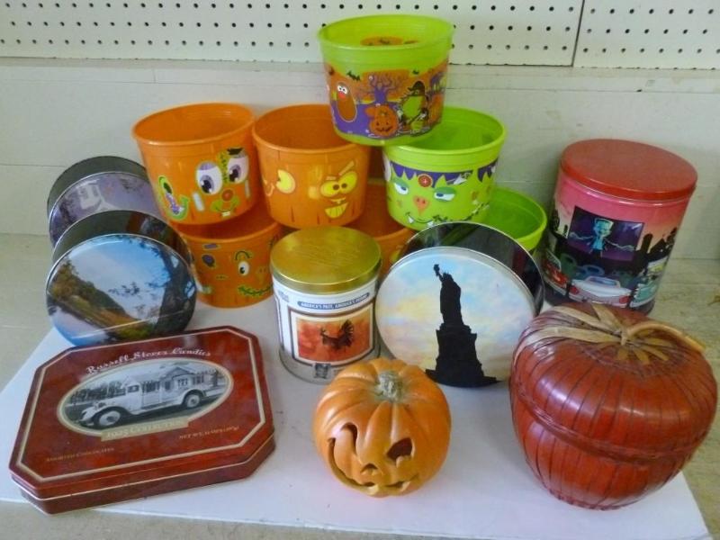 lot 225 image: Large lot of collectible metal prod...