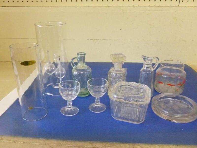 lot 226 image: Large lot of decorative glass items...