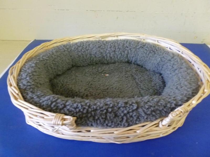 lot 230 image: Wicker basket cat bed with cushion....