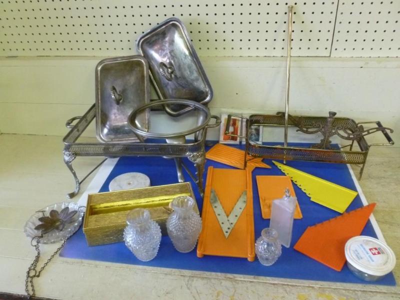 lot 247 image: Large lot that consists of silver p...