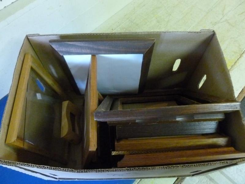 lot 253 image: Large lot of picture frames, most o...