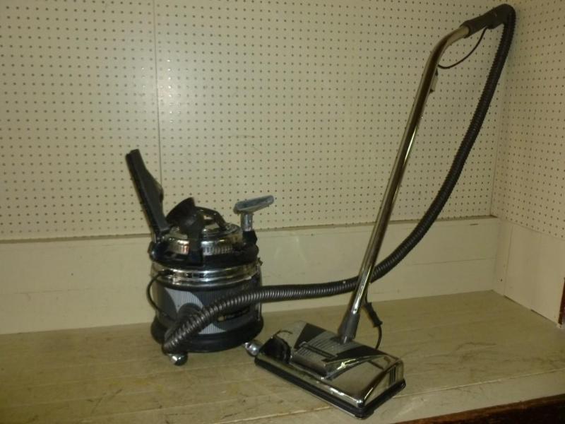 lot 5 image: Filter Queen Majestic canister vacu...