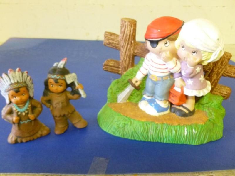 lot 76 image: Lot of two decorative ceramic items...