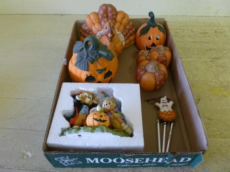 lot 79 image: Large lot of decorative ceramic ite...