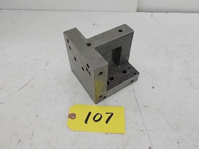 lot 107 image: Angle Plate, 4 78 x 4 78 x 4 78 ...