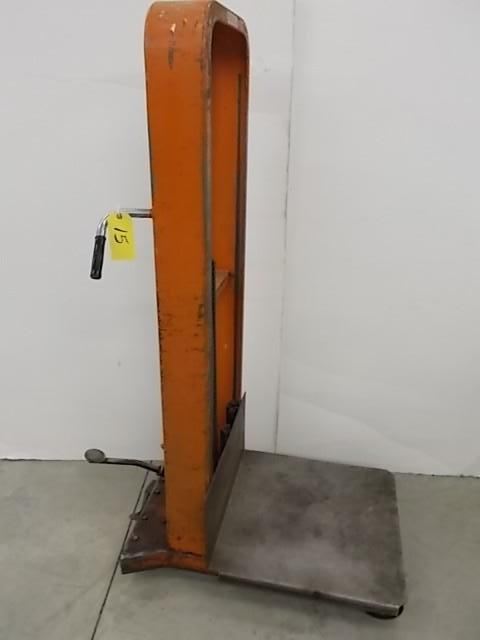 lot 15 image: Presto Hydraulic Die Cart, Model M,...