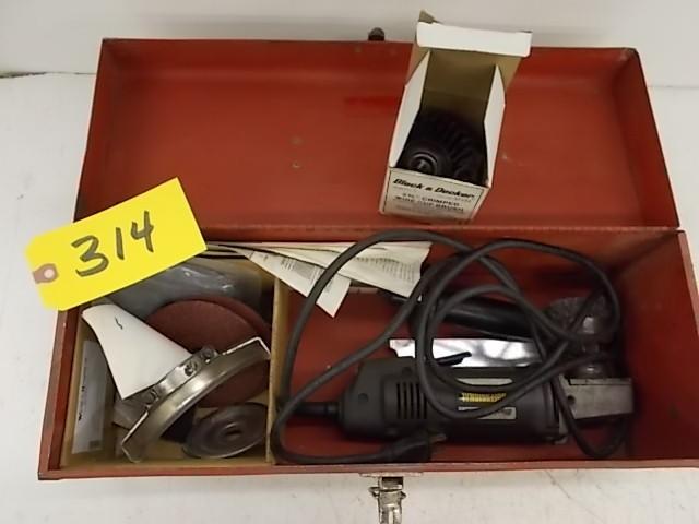 lot 314 image: Black & Decker 4 12" Angl...