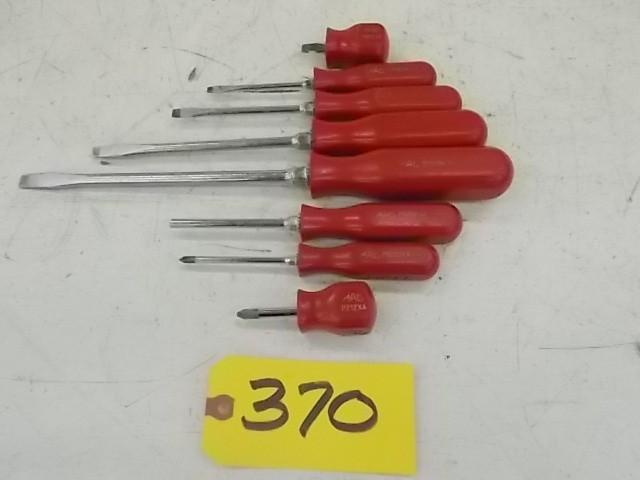 lot 370 image: (8) Mac Screw Drivers, (1) Has a Br...