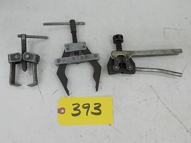 lot 393 image: (2) Pullers & Chain Tool...
